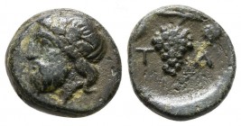 Bronze Æ
Aeolis. Temnos, 400-200 BC, Laureate head of Zeus left / Grape bunch on vine
10 mm, 1,35 g