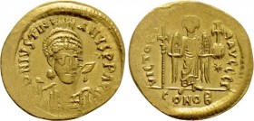 Solidus AV
Justinian I (527-565), Constantinople, D N IVSTINIANVS P P. Helmeted and cuirassed bust facing slightly right, holding spear and shield de...