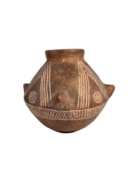 Brown-ware bowl with grooved sides, with incised decoration. Intact. Linea Vieja...