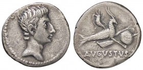 ROMANE IMPERIALI - Augusto (27 a.C.-14 d.C.) - Denario - Testa a s. /R Capricorno a d., sopra cornucopia, sotto, timone e globo C. 22; RIC 265 (AG g. ...