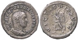 ROMANE IMPERIALI - Gordiano II L'Africano (238) - Denario - Busto laureato, drappeggiato e corazzato a d. /R La Vittoria andante a s. con corona e pal...