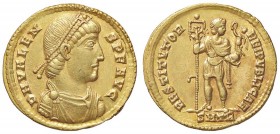 ROMANE IMPERIALI - Valente (364-378) - Solido (Treviri) - Busto diademato e drappeggiato a d. /R Valente stante di fronte e la testa a d. con labaro e...