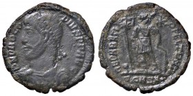 ROMANE IMPERIALI - Procopio (365-366) - AE 3 (Costantinopoli) - Busto diademato e corazzato a s. /R L'Imperatore stante di fronte con la testa a d. co...