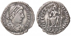 ROMANE IMPERIALI - Magno Massimo (383-388) - Siliqua (Treviri) - Busto diademato e drappeggiato a d. /R Roma seduta in trono a s. con globo e scettro ...