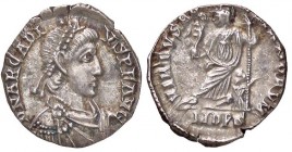 ROMANE IMPERIALI - Arcadio (383-408) - Siliqua (Milano) - Busto diademato e drappeggiato a d. /R Roma seduta in trono a s. con globo sormontato da Vit...