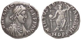 ROMANE IMPERIALI - Flavio Vittore (387-388) - Siliqua (Mediolanum) - Busto diademato e drappeggiato a d. /R Roma seduta in trono a s. con globo sormon...