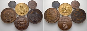 Lots ausländischer Münzen und Medaillen. 
6 Stücke: ARGENTINIEN. Bronzemedaille 1873 auf die Verfassung (30 mm), Bronzemedaille 1878 auf den 100. Geb...