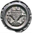 Altdeutsche Münzen und Medaillen. Donauwörth, königliche Münzstätte. Friedrich II. 1215-1250 
Brakteat. Brustbild von vorn zwei Kreuze haltend. Stein...