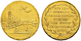 Altdeutsche Münzen und Medaillen. Frankfurt, Stadt. 
Dukat 1796. Stadtansicht von Westen mit Mainufer / Sieben Zeilen Schrift im Lorbeerkranz. J.u.F....