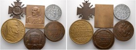 Lots altdeutscher Münzen und Medaillen. 
6 Stücke: DEUTSCHES REICH, Bronzemedaille 1913 von Dasio, auf die Befreiungshalle in Kelheim (44 mm); Bronze...