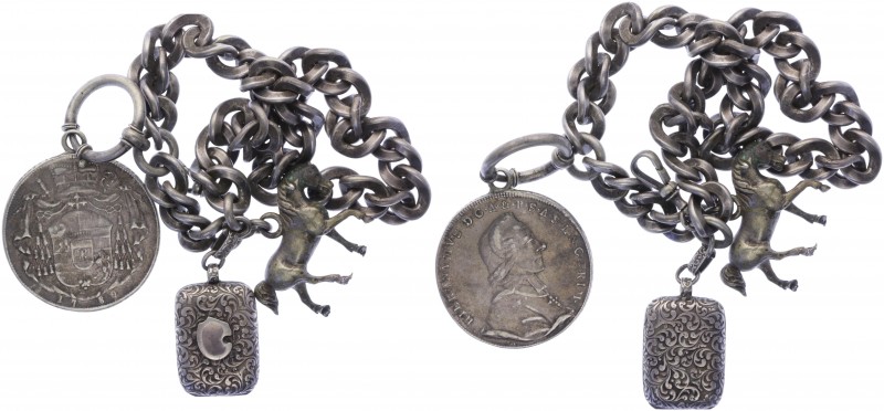 Ag - Uhrkette, o. Jahr
mit 3 Münzangehänge, 1x Taler 1759 Eb Salzburg, 2x divers...