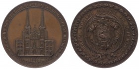 Stadt
Deutschland, Hamburg. Bronzemedaille, 1856. von H. Lorenz, a. d. Einweihung der Kirche. Ansicht mit Blick auf die zweitürmige Fassade / Rollwerk...