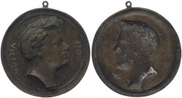 Bronzemedaille, o. Jahr
Frankreich. mit Originalöse, einseitig, auf Viktor Noir, franz. Journalist.. 198,72g
ss
