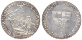 Silbermedaille, 1949
Schweiz. auf das Eidgenössische Schützenfest des Schweizerischen Schützenvereins in Chur, Dm 28 mm, Galvano.. 15,26g
stgl