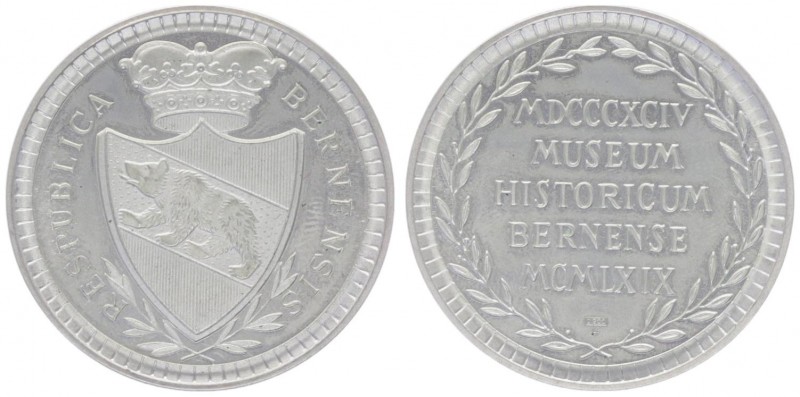 Silbermedaille, 1969
Schweiz. auf das Berner Museum, Dm 33,5 mm.. 14,96g
stgl