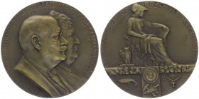 Franz Joseph I. 1848 - 1917
Bronzemedaille, 1914. auf Dr. P. Mitteregger, Salzburger Numismatiker, auf seine Silberhochzeit.
Salzburg
94,00g
vz/stgl