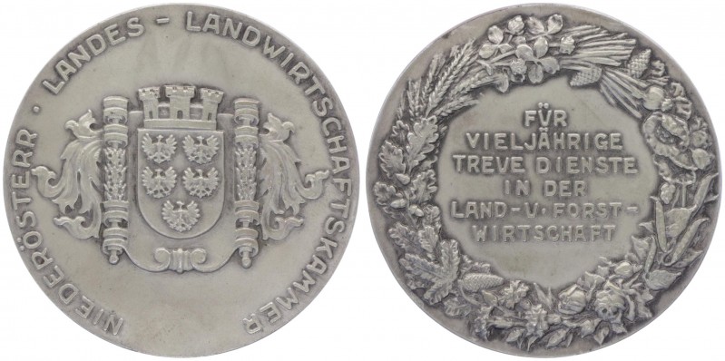 Franz Joseph I. 1848 - 1916
Bronzemedaille, o. Jahr. versilbert, für Verdienste ...