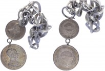 Franz Joseph I. 1848 - 1916
Ag - Uhrkette, o. Jahr. 2 silberne Angehänge (Franz Joseph - große und kleine Tapferkeitsmedaille), an alter Silberkette
9...