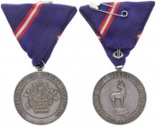 Orden / Anstecker, o. Jahr
Musikbund F.D. Pol. Bezirk Kitzbühl // für 25 Jahre Mitgliedschaft, Dm 38 mm, mit original Öse und Band.. Wien
17,20g
vz