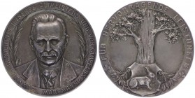 Silbermedaille, o. Jahr
auf Karl Marpmann, für Verdienste.. Wien
84,92g
, min. Randfehler
vz