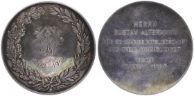 Silbermedaille, 1952
für 50jährige Mitgliedschaft im Wiener Trabrennverein, verliehen an Gustav Altermann.. Wien
63,77g
vz/stgl