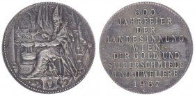 Silbermedaille, 1967
600 Jahre der Landesinnung Wien, der Gold und Silberschmiede und Juweliere, Dm 27 mm.. Wien
6,57g
stgl