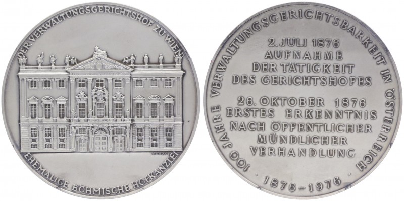 Silbermedaille, 1976
100 Jahre Verwaltungsgerichtsbarkeit.. Salzburg
135,81g
stg...