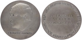 Silbermedaille, 1979
zu Ehren Dr. Tassilo Nekola, Wiener Staatsopern-Chor, von Köttenstorfer, Dm 65 mm.. Wien
98,99g
stgl