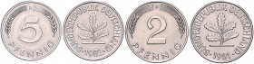 Bundesrepublik Deutschland Lot o.J. von 2 Stücken: Materialproben von 2 und 5 Pfennig 1988 D auf stark magnetischen Ronden mit glattem Rand 
2,96g u....
