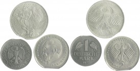 Bundesrepublik Deutschland Lot o.J. von 3 Stücken: Verprägungen von 1 Deutsche Mark 1977 J (leicht dezentriert), 2 Deutsche Mark 1977 F (ca. 10 % deze...