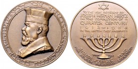 - Judaica Bronzemedaille 1938 (v. Benno Elkan) zum 25-jährigen Dienstjubiläum von Joseph Herman Hertz, Oberrabbiner der vereinigten jüdischen Gemeinde...