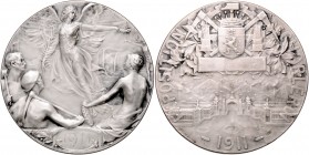 - Jugendstil Versilb. Bronzemedaille 1911 (v. Mauquoy) auf die Bergbau- und Hüttenausstellung in Charleroi Müs. 5.1/ 15. 
60,8mm 84,4g vz+