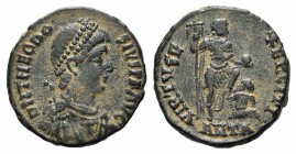Theodosius I (379-395). Æ (21mm, 5.64g, 12h). Antioch, 383-8. Pearl-diademed, draped and cuirassed bust r. R/ Emperor standing r., holding labarum and...
