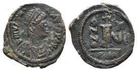 Justinian I (527-565). Æ 10 Nummi (23mm, 5.41g, 6h). Constantinople, year 16 (542/3). Pearl-diademed, draped and cuirassed bust r. R/ Large I; cross a...