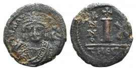 Maurice Tiberius (582-602). Æ 10 Nummi (17mm, 2.35g, 6h). Theoupolis (Antioch), year 10 (591/2). Crowned bust facing, wearing consular robes, holding ...