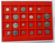 * 18 Römische Münzen Silber-Kupfer-Bronze ab Vespasian bis Constans. Dazu 3 süddeutsche Brakteate und 2 Münzen der Sassanider.