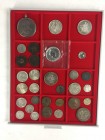 * Partie Münzen mit dabei u.a. Salzburg 1/2 Taler 1694 Johann Ernst von Thun und Hohenstein, tragbarer St. Georgstaler Kremnitz sowie Römisches Reich ...
