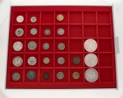 * Sammlung Kantons- und Bundesmünzen in 2 Alben. Die Kantonsmünzen sind von Aargau bis Zürich vertreten. Dabei u.a. Schwyz Schilling 1624, Bern 5 Batz...