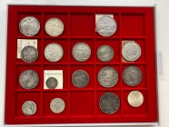 * 25 Silbermünzen Schweiz und Liechtenstein. Dabei u.a. 20 Batzen 1798 Solothurn, Taler 1795 Bern, Taler Zürich 1730, 1736 und 1783, Taler Basel 1756 ...