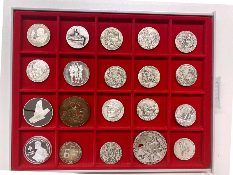 * Kleine Partie mit ca. 50 Medaillen Schweiz, meist Silber. Dabei 4 x Swissair 1...