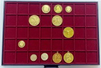 * Kleine Partie Münzen mit 250 Franken 1991 Gold. Dazu 5 Franken 1939 Laupen, 100 Zloty Polen 1981 Pattern sowie wenige Silbermedaillen Schweiz zu ver...
