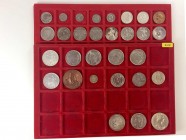 * Partie Münzen und Medaillen auf 3 Tablaren meist aus Silber. Dabei Schweiz mit 5 Franken 1851, 1874, 1892 und 1923. Dazu Schützentaler Frauenfeld 18...