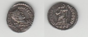 VALENTINIAN II. (375-392). AR Siliqua 1.67 g. Treviri Struck 378-383 AD. Obv. DN VALENTINIANVS IVN PF AVG. Pearl-diademed, draped and cuirassed bust r...