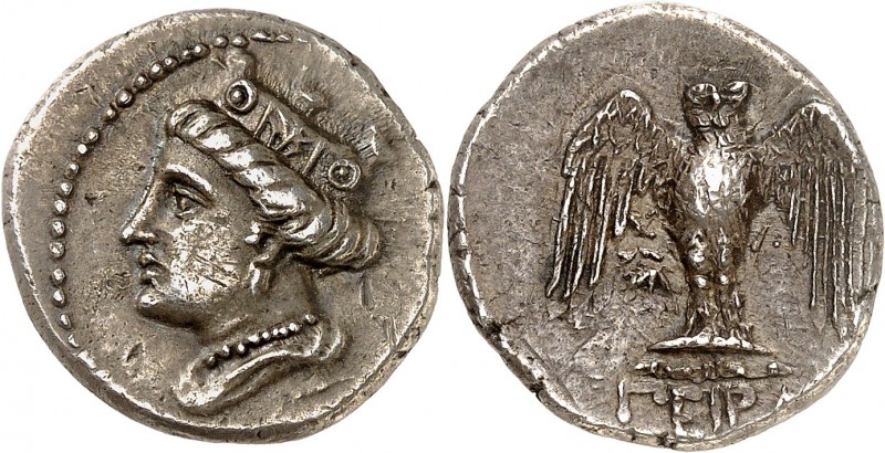 PONT-AMISOS (vers 350 avant J.C). Drachme d'argent (5,49 g).
A/ Tête tourelée d...