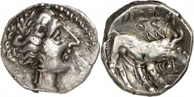 CELTO-LIGURES - SALLUVII (Alpes du Sud-Provence) (IIème siècle avt. JC).
Drachme (2,90 g).
A/ Tête d'Aréthuse stylisée à droite avec un long nez, un...