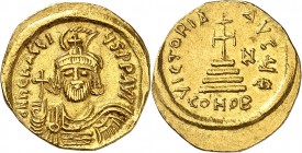 HERACLIUS (610-641). Solidus (4,49 g) Constantinople Off.E.
A/ DN HERACLI-VS PP AVI. Son buste de face avec la barbe courte tenant une croix.
R/ VIC...