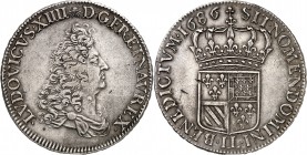 LOUIS XIV (1643-1715) Ecu de Flandre (36,83 g) 1686 Lille (LL) (Tête étroite).
A/ LVDOVICVS.XIIII (différent) D.G.FR.ET.NAV.REX. Son buste drapé à dr...