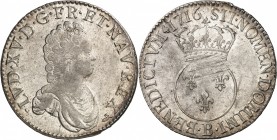 LOUIS XV (1715-1774) Ecu vertugadin (30,58 g) 1716 Rouen (B).
A/ LVD.XV.D.G.FR.ET.NAV.REX (différent). Son buste jeune drapé à droite.
R/ SIT.NOMEN....