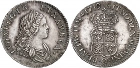 LOUIS XV (1715-1774) Demi écu de Navarre (12,22 g) 1719 Riom (O).
A/ LVD.XV.D.G.FR.ET.NAV.REX (Différent). Buste enfant couronné, drapé cuirassé du R...