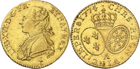 LOUIS XVI (1774-1793) Louis au buste habillé (8,10 g) 1774 Paris (A).
A/ LUD.XVI.D.G.FR.ET NAV.REX.. Buste à gauche du Roi, en habit brodé, avec l'or...